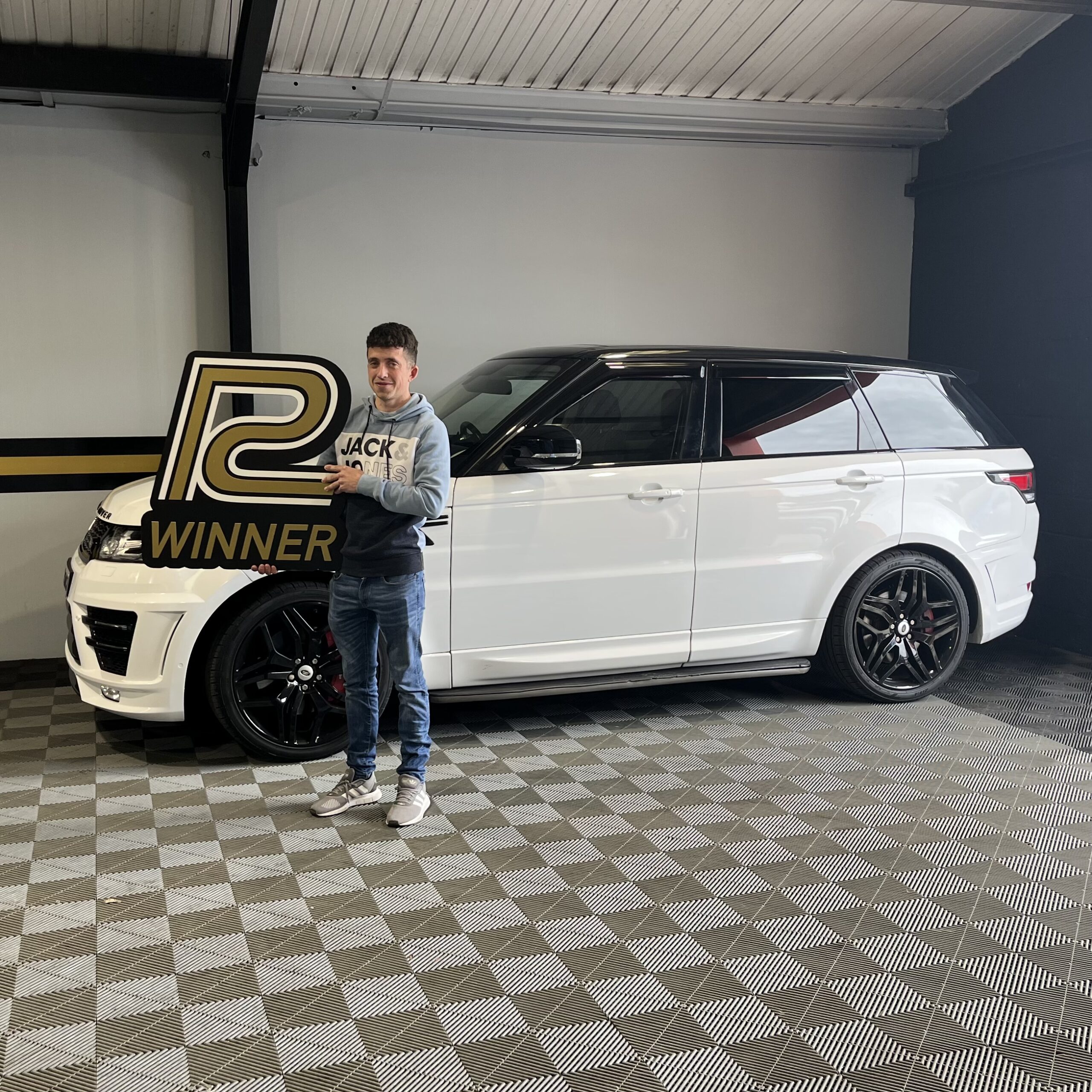 Range Rover Sport HSE 3.0 V6 or £20,000 Tax Free Cash